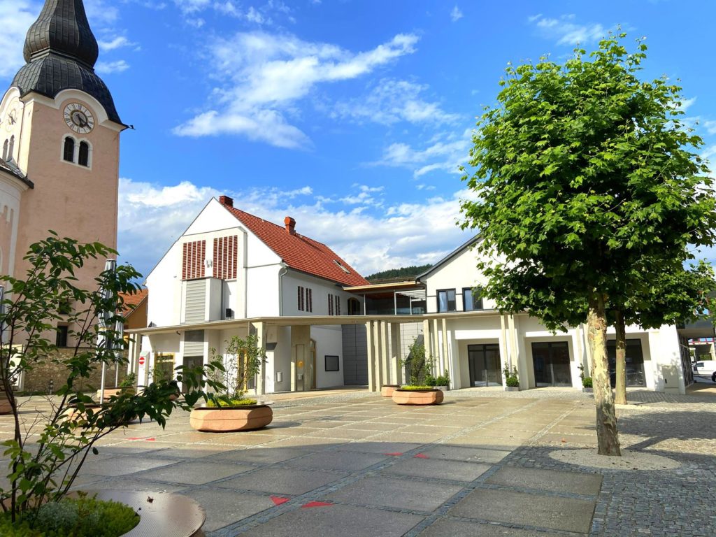 Kirchenplatz Griffen